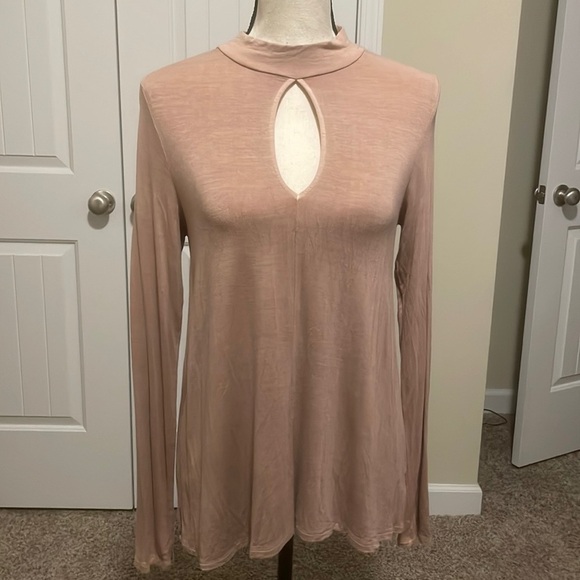 American eagle soft and sexy key hole long sleeve blush pink top - Picture 2 of 5